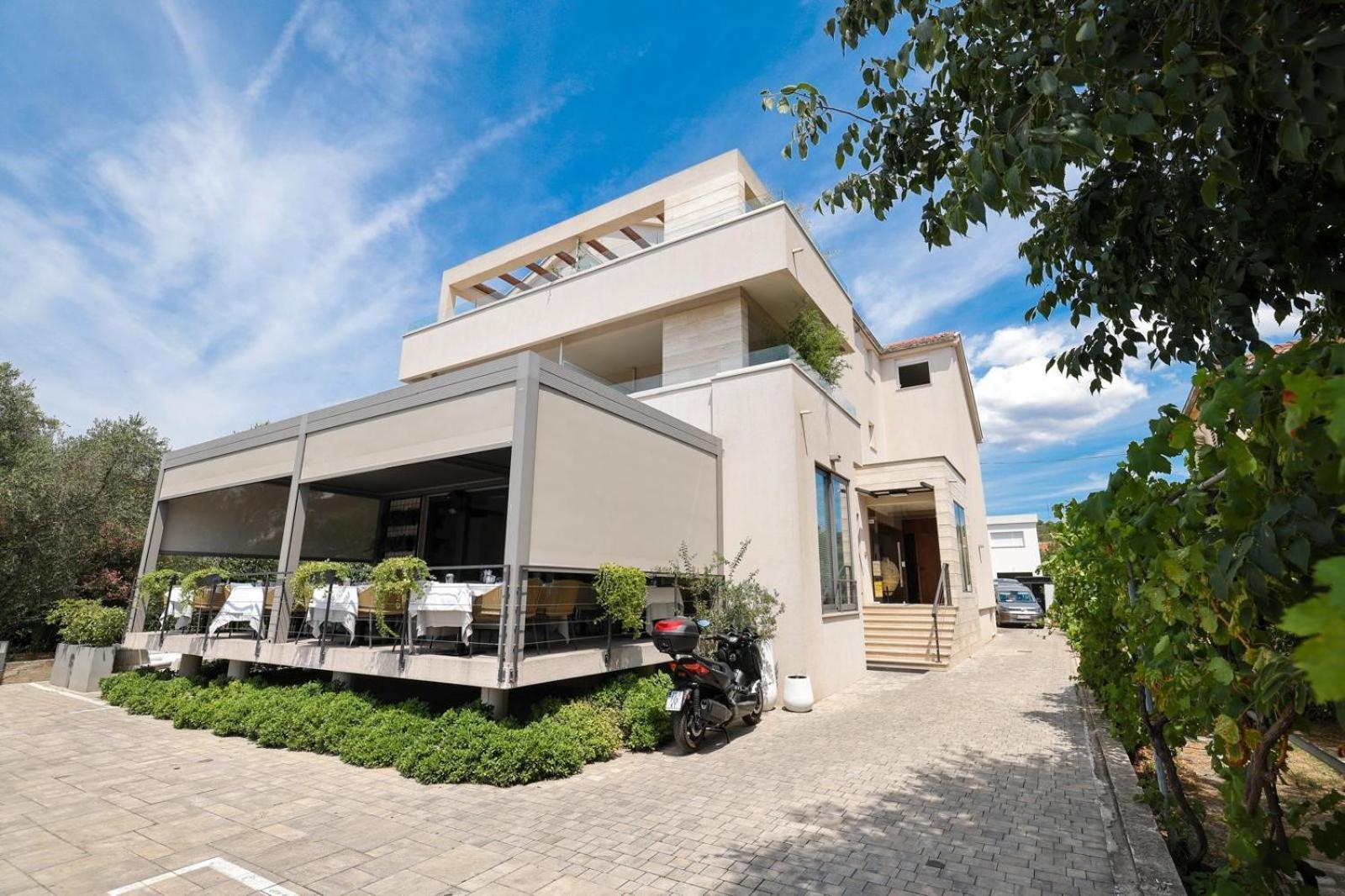 Rooms & Restaurant Matanovi Dvori Сукошан Экстерьер фото