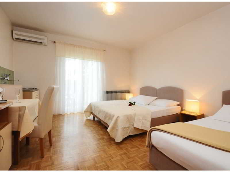Rooms & Restaurant Matanovi Dvori Сукошан Экстерьер фото
