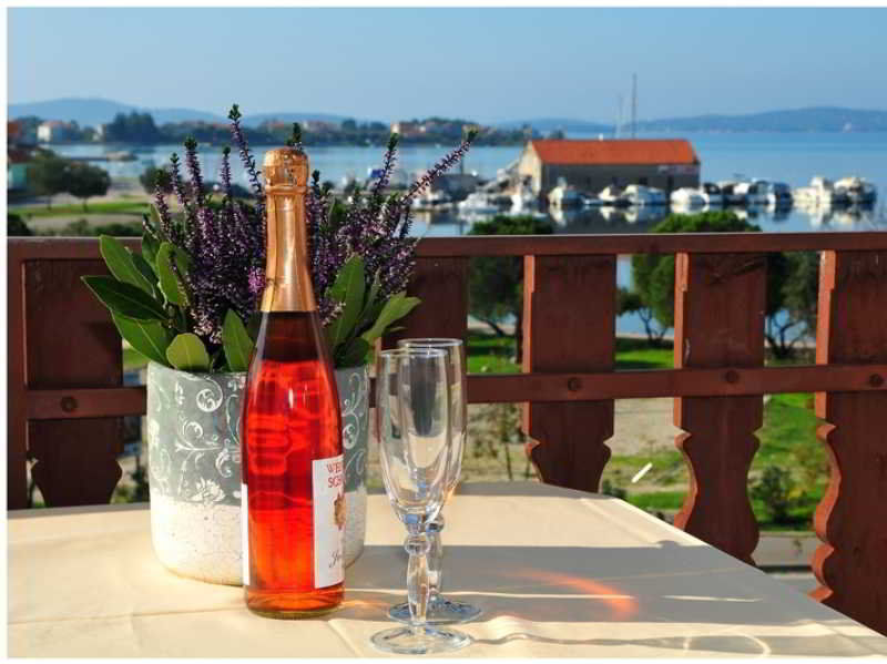 Rooms & Restaurant Matanovi Dvori Сукошан Экстерьер фото