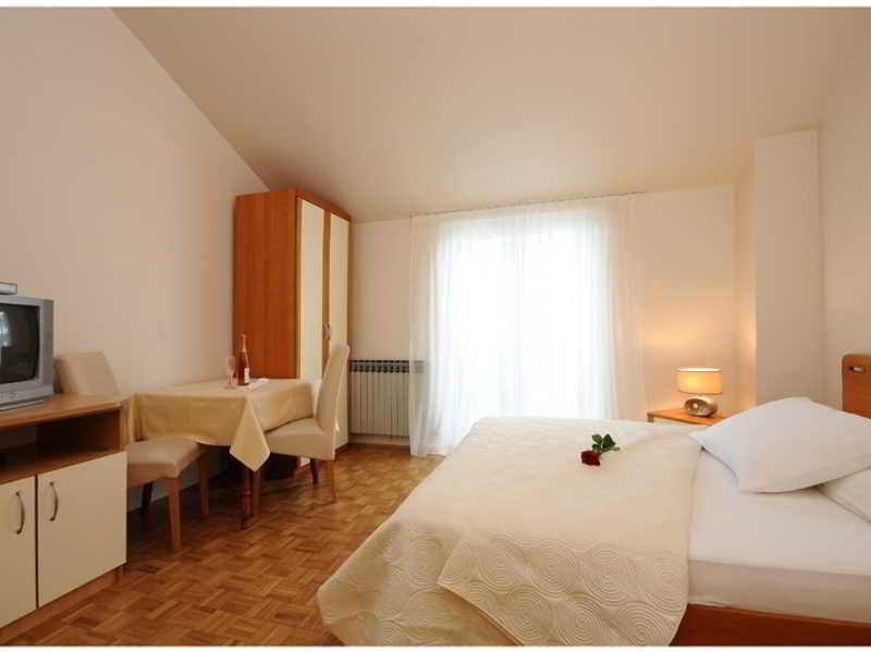 Rooms & Restaurant Matanovi Dvori Сукошан Экстерьер фото